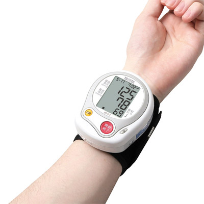 タニタ 手首式血圧計1